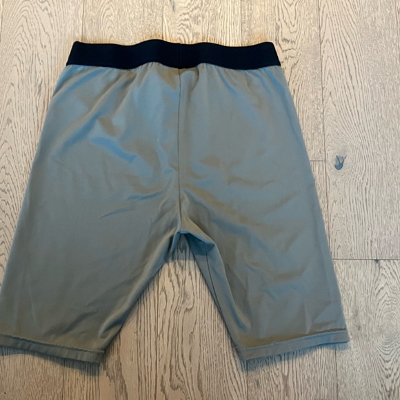 Essentials fog biker shorts - Picture 4 of 4